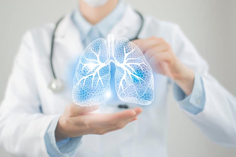 Female,Doctor,Holding,Virtual,Lungs,In,Hand